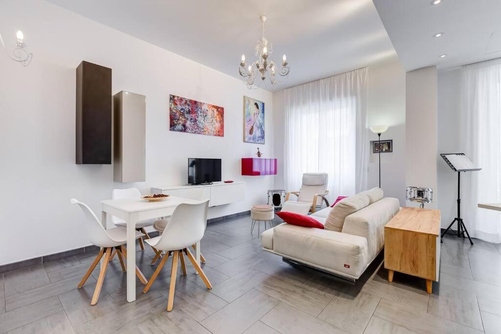 Violin Key House Roma